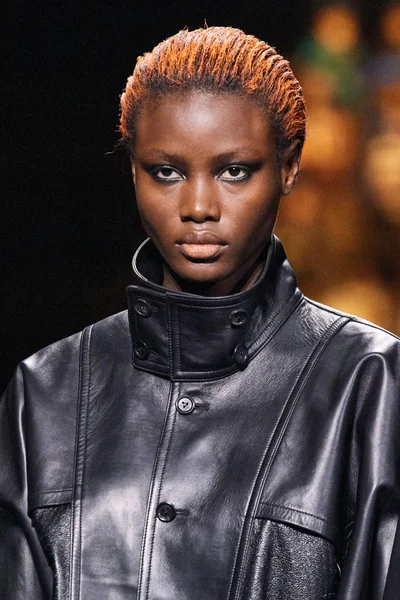 Look 15